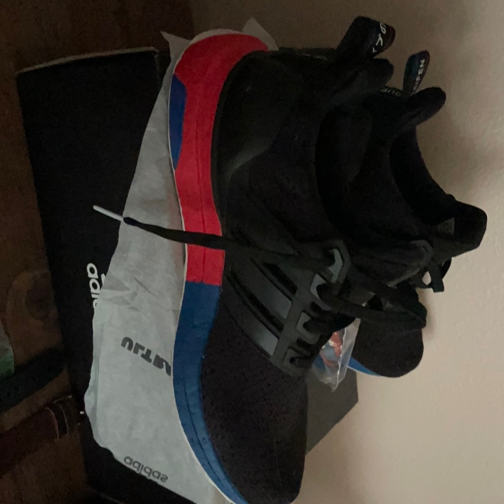 Ultra boost. Wore a few times. Men’s 7 Woman’s 8.5